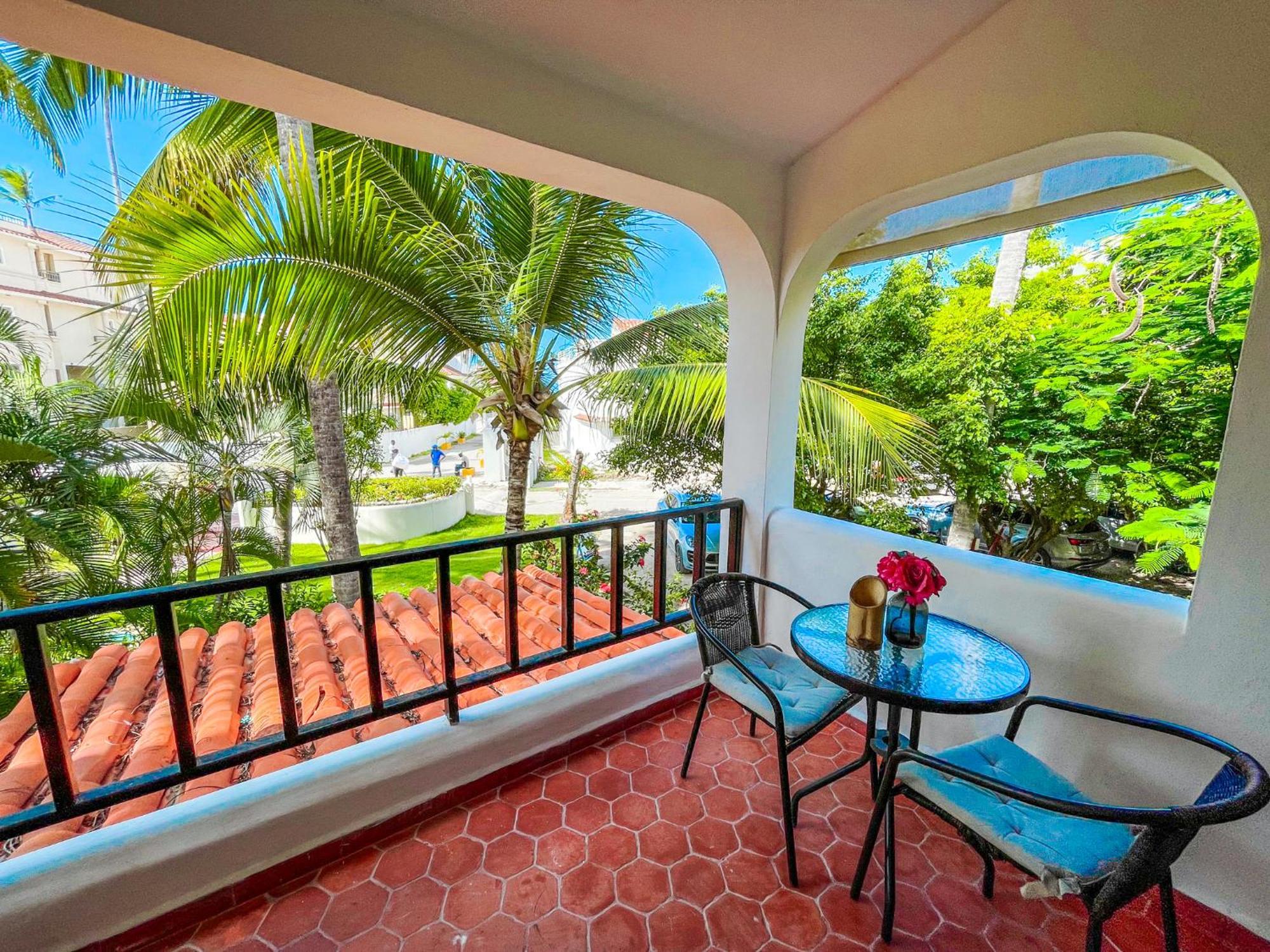 Caribbean Paradise Ocean Breeze Hotel With View Los Corales Bbq Wifi Beach Club & Spa Punta Cana Exterior photo