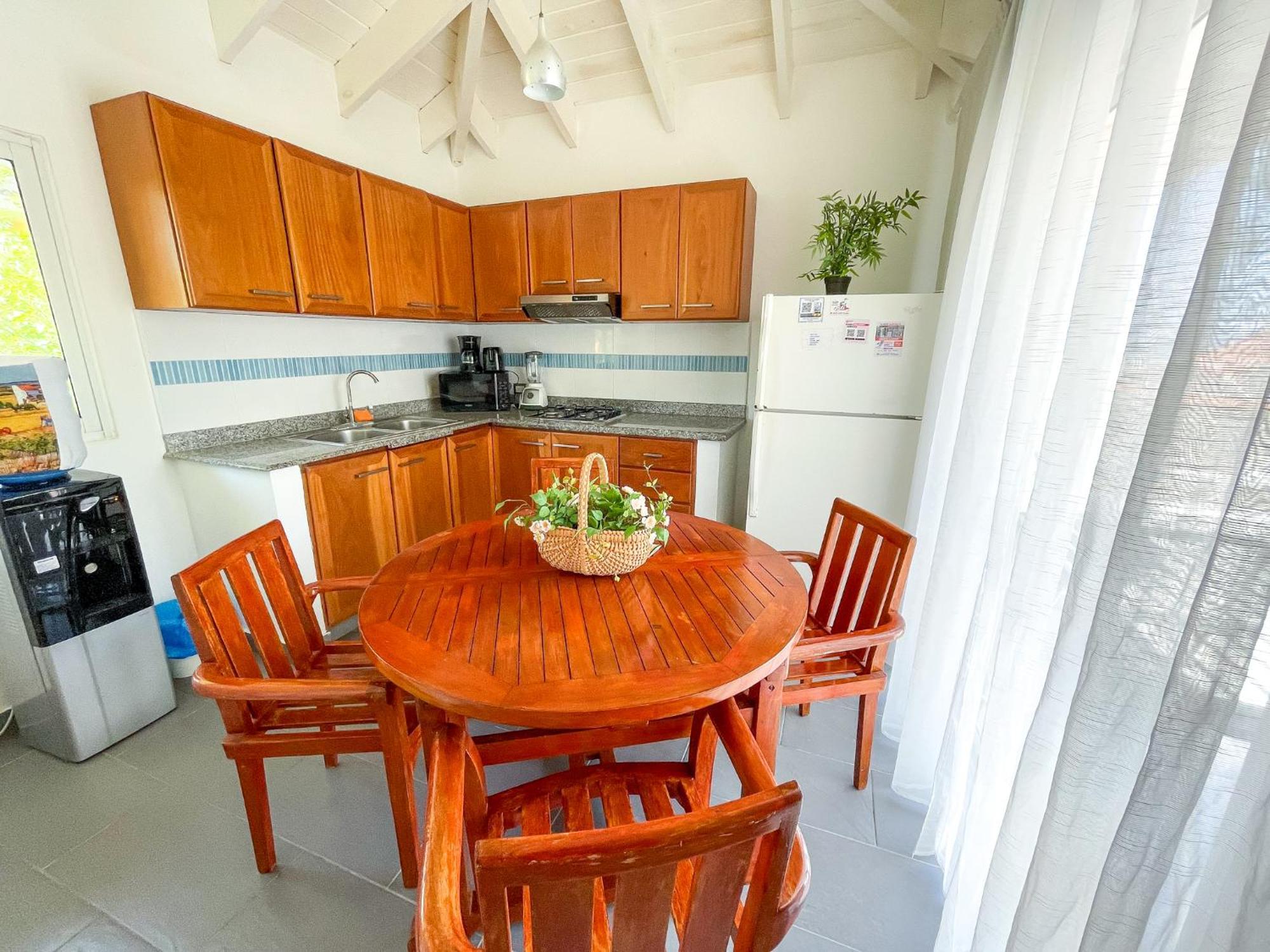 Caribbean Paradise Ocean Breeze Hotel With View Los Corales Bbq Wifi Beach Club & Spa Punta Cana Exterior photo